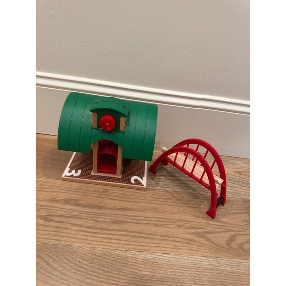 BRIO 33512 Travel Switching Station Elevator & Red Bridge Wooden Railway